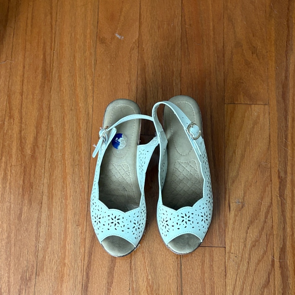 Chic White Peep Toe Slingback Sandals